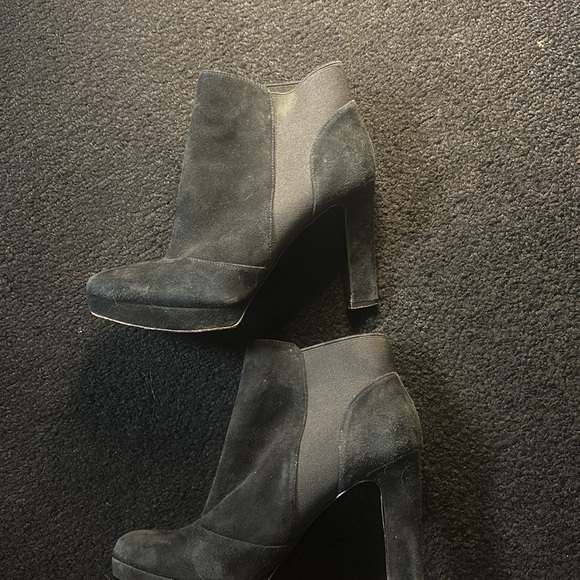 Black Suade Heels size 7 1/2 - Picture 2 of 8